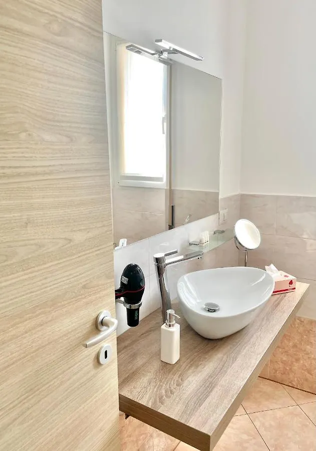 B&B Home Flowers Milano 3*, Milan