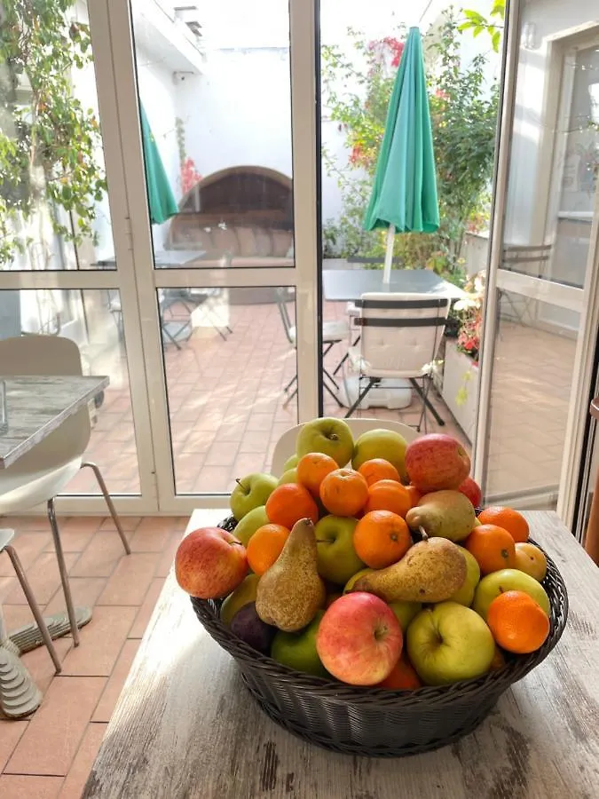 B&B Home Flowers Milano 3*, Milan