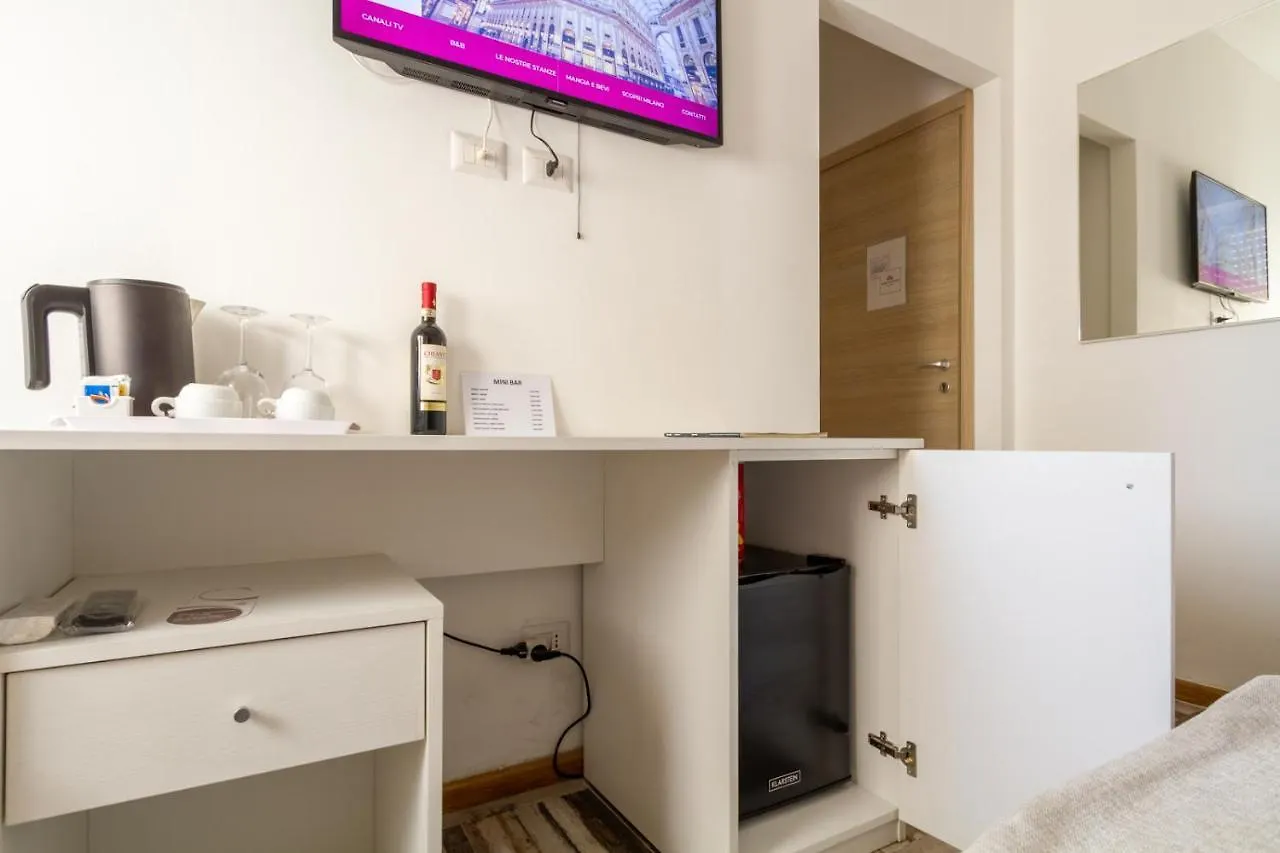 *** Guest house B&B Home Flowers Milano Italy