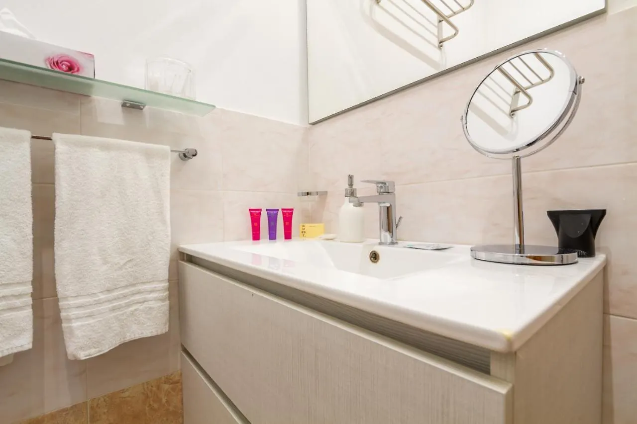 B&B Home Flowers Milano Milan