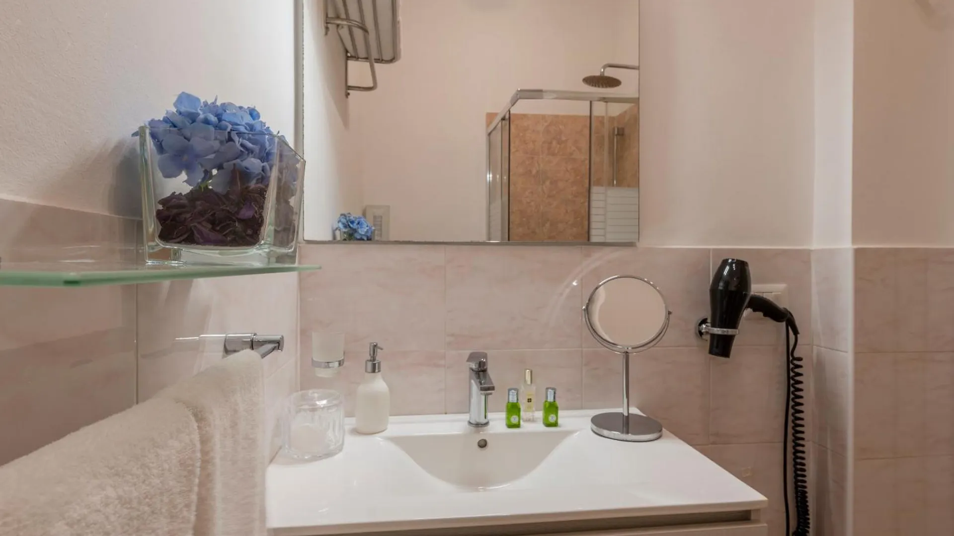 B&B Home Flowers Milano Milan