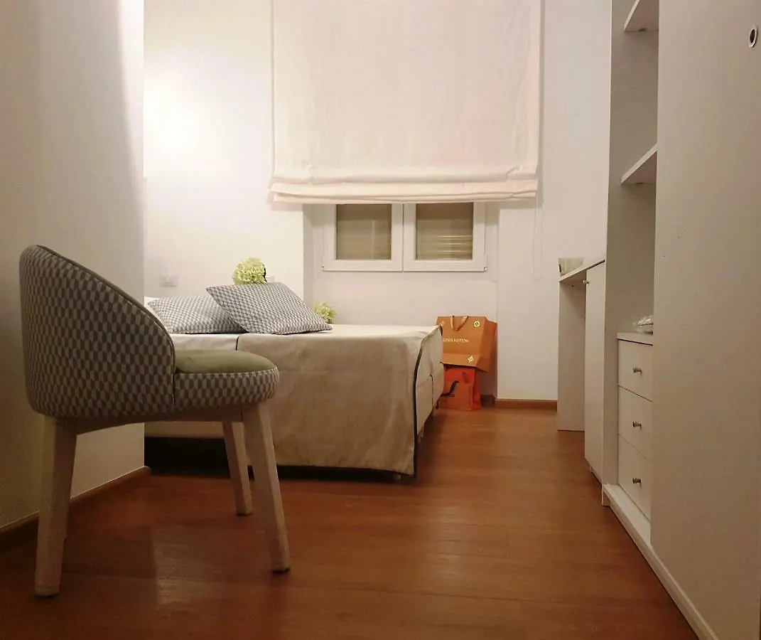 B&B Home Flowers Milano Italy